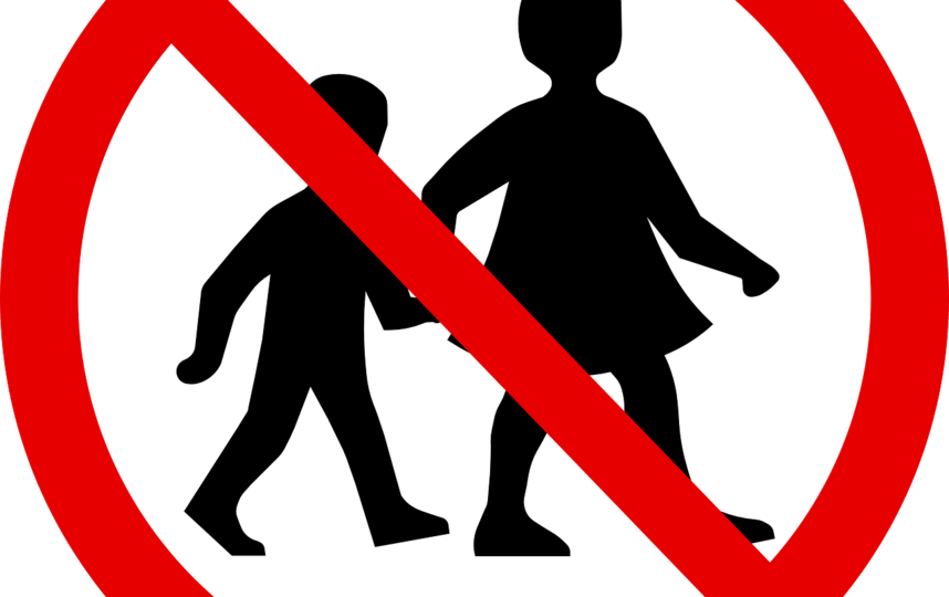 Нападение запрещено. Запрещающие таблички. Родителям вход воспрещен. Родителям вход запрещен. Знаки запрета для детей.